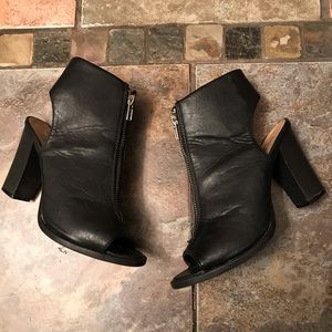 Report Zipper Up Booties
